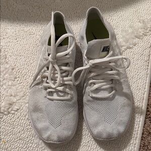 Nike women’s White Knit Sneakers